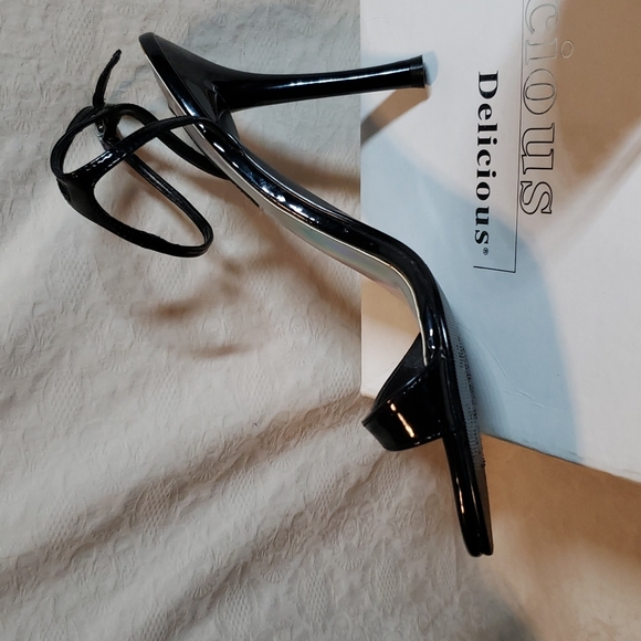 Delicious Stiletto Strappy Sandal - Picture 2 of 7